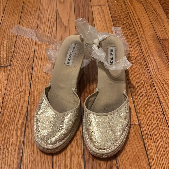 Steve Madden gold glitter wedges - Picture 2 of 4